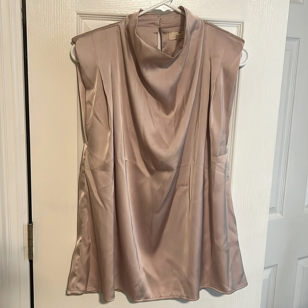 Entro sleeveless top. Lavender.